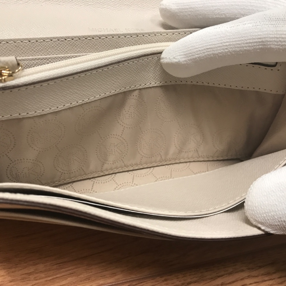 MICHAEL KORS Continental Flap Wallet - Picture 6 of 9